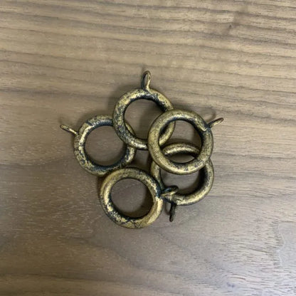 Anillo de cortina de cafetería con ojal